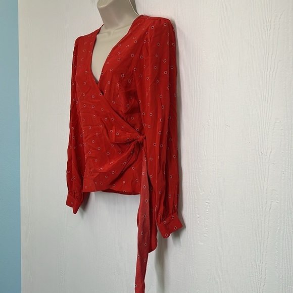 ASTR The Label - Red Olympia Long Sleeve Flower Detail Wrapped Blouse Size Small - Picture 5 of 13